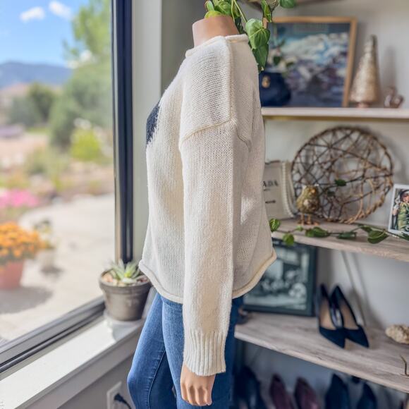 NWT-Amelle Statement Heart Sweater by Miami of Francesca’s, Women's Size Medium - Picture 4 of 9